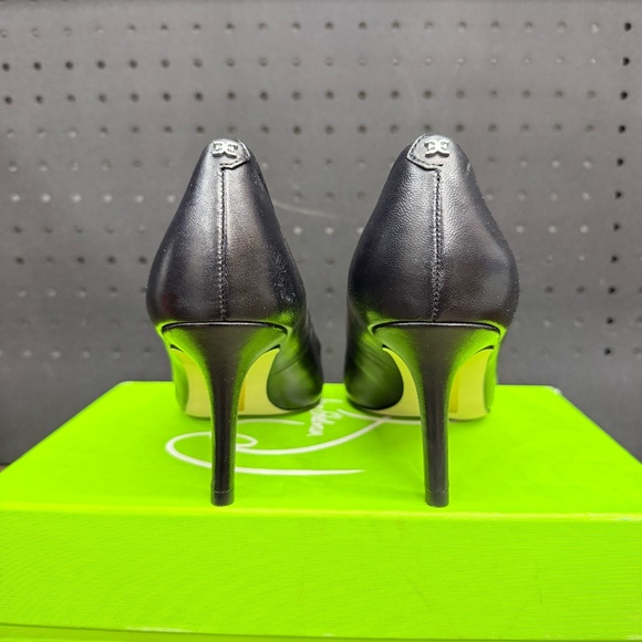 New W/ Box! Women’s Sam Edelman Vienna Pointed Toe Black Leather Pump Size 8 - Picture 4 of 5